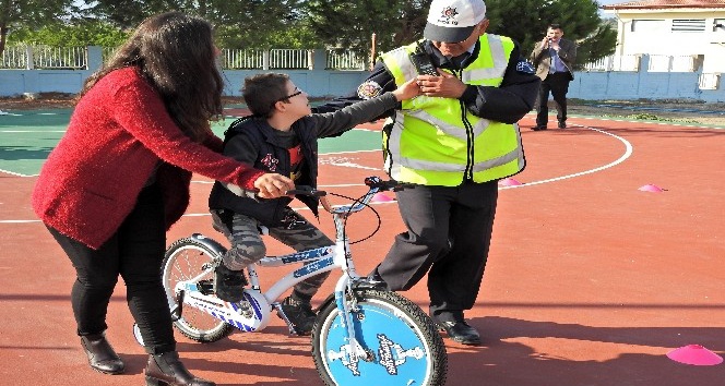 Özel çocuklar bisiklet sevinci yaşadı