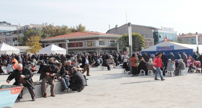 Her ayın ilk Cuma günü verilen ‘Ahi Pilavı’na yoğun ilgi