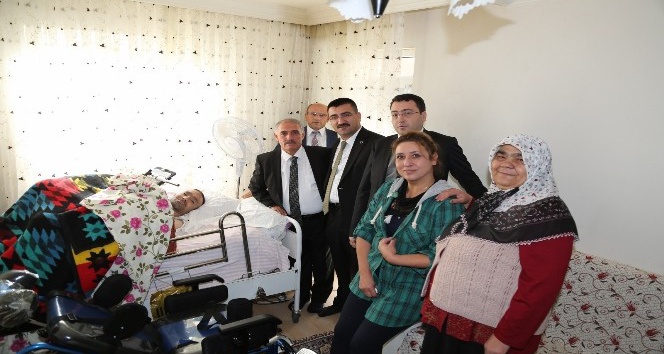 Niğde Belediye Başkanı Özkan’dan engelli vatandaşa ziyaret