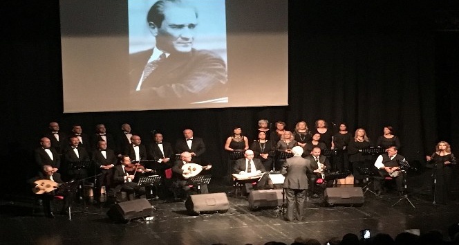 Atatürk Avcılar’da sevdiği şarkılarla anıldı
