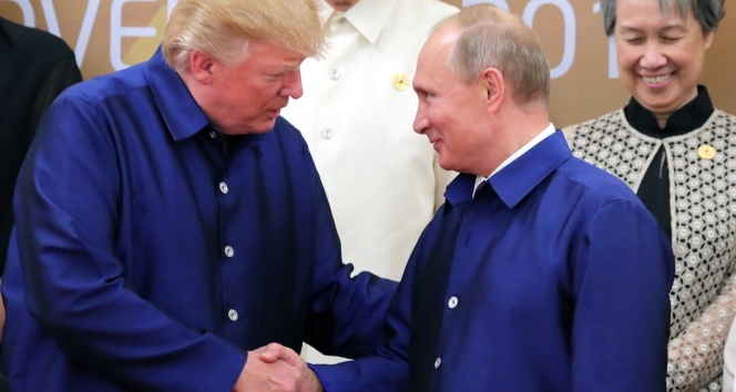 Trump ve Putin Vietnam&#039;da tokalaştı
