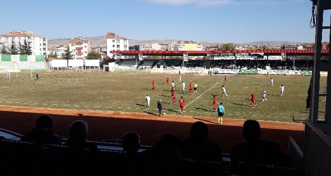 Amatör maçta saha karıştı