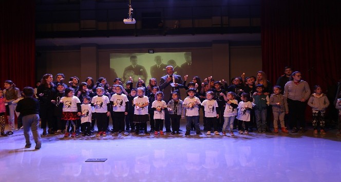 Mezitli Belediyesi Açık Hava Tiyatrosu, Atatürk’ün sevdiği şarkılarla açıldı