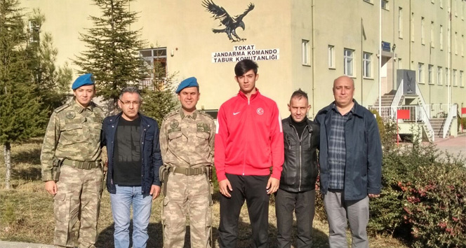 Şampiyon taekwondocuya Komando Birlik Arması verildi