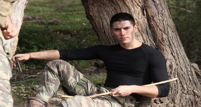 (Özel Haber) Genç oyuncu ilk dizisindeki ’sniper’ rolünü sevdi