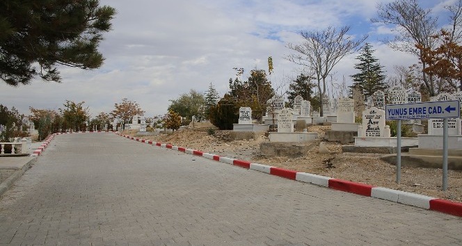 Karaman Belediyesi’nden mezarlık düzenlemesi