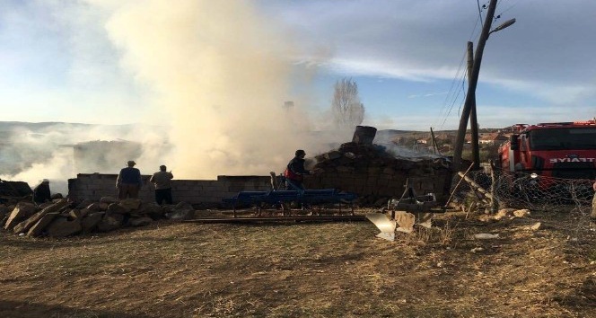Akdağmadeni’nde çıkan yangın korkuttu