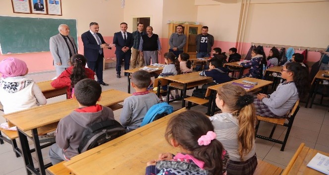 Başkan Cabbar’dan Erciyes Ortaokulunu ziyaret etti