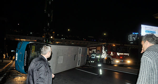 İstanbul&#039;da halk otobüsü devrildi: 6 yaralı