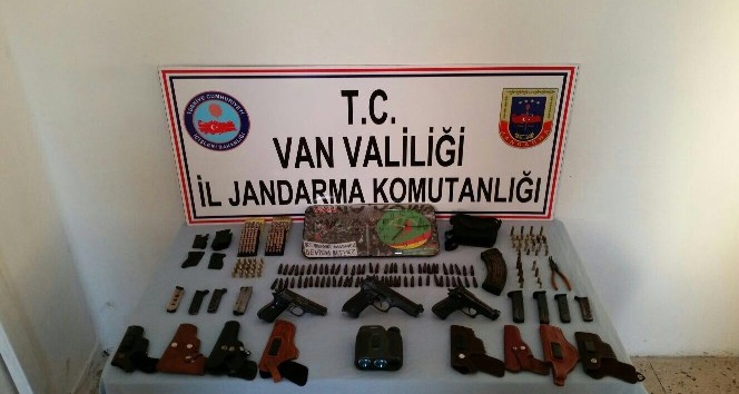 Van’da, PKK’ya ait silah ve mühimmat ele geçirildi