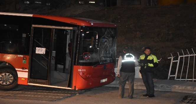 İki otobüs arasında kalan talihsiz adam hayatını kaybetti