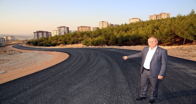 Beykent’te yeni açılan yollar asfaltlanıyor