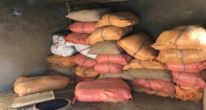 Van’da 2 ton dökme kaçak tütün ele geçirildi