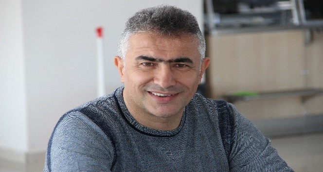 B.B.Erzurumspor Teknik Direktörü Altıparmak: “Basınımız ve taraftarımızdan destek bekliyorum”