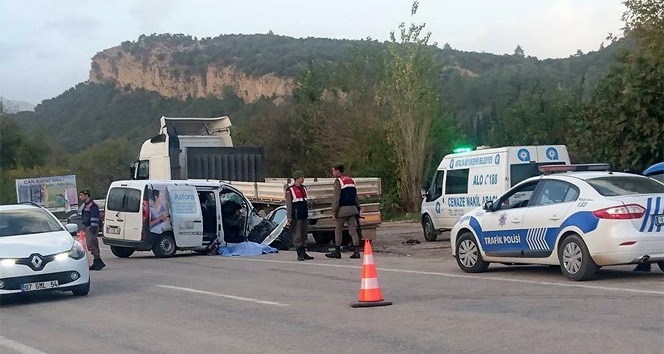 Antalya’da trafik kazası: 1 ölü, 2 yaralı