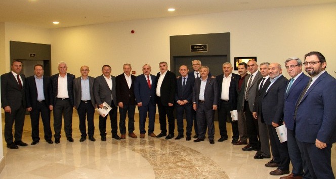 Başkan Toçoğlu, ilçe belediye başkanlarıyla bir araya geldi