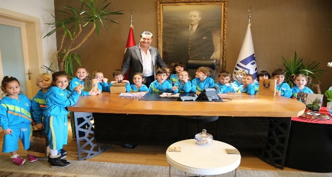 Minik öğrencilerden Başkan Kocadon’a ziyaret