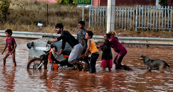 Yunanistan&#039;da sel bilançosu artıyor: 10 ölü
