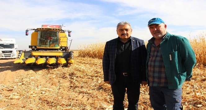 Karaman’da hasadı başlayan mısır yüz güldürüyor