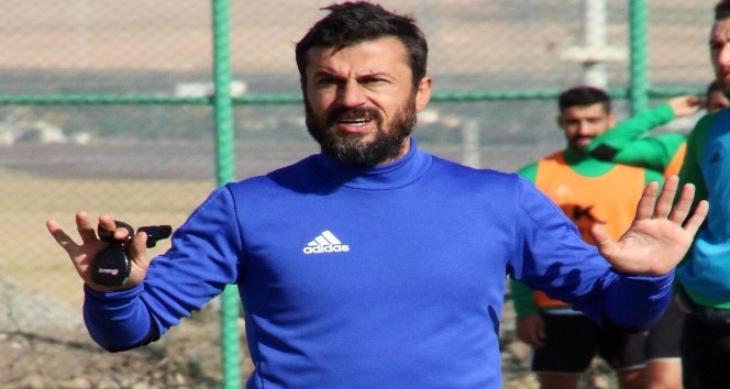 Ali Tandoğan: “Sezon sonunda kupayı kaldırmak istiyoruz”