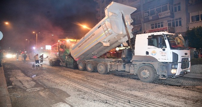 Adana’da asfaltlama çalışmaları aralıksız sürüyor