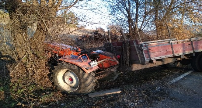Kastamonu’da traktör ile otomobil çarpıştı: 2 yaralı