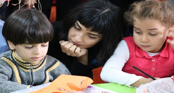 Büyükelçi Berger ve Tuba Büyüküstün mülteci okulunda
