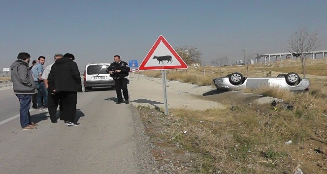 Konya’da otomobil şarampole takla attı: 4 yaralı