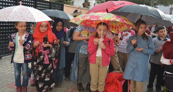 Ortaokul öğrencileri yağmur duası yaptı