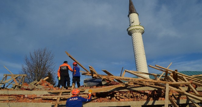Trabzon’da cami lojmanı inşaatı çöktü: 1 ölü, 7 yaralı
