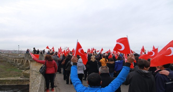 18 Kasım kurtuluş köprü yürüyüşü yapıldı.