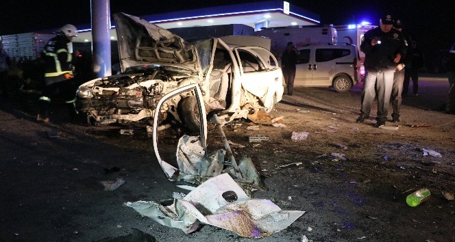 Aksaray’da iki otomobil çarpıştı: 7 yaralı