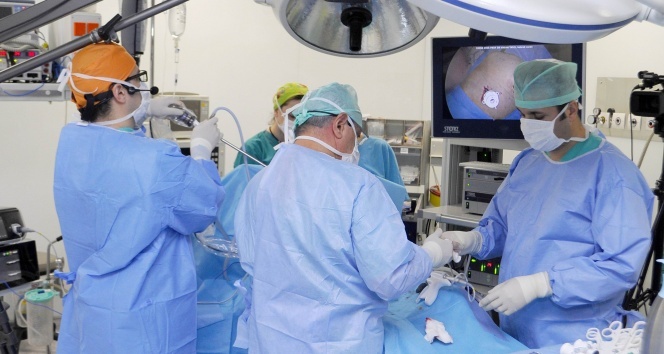 Türk cerrahlar, canlı yayınla yabancı doktorlara kurs verdi