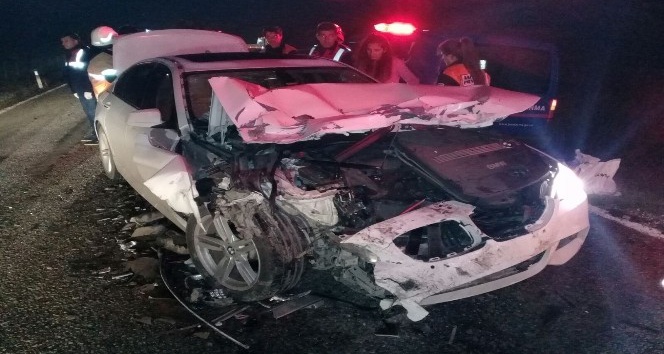Otomobillerin çarpıştığı kazada can pazarı: 5 yaralı