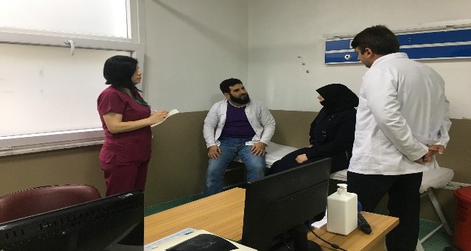 (Özel Haber) Suriyeli tercüman hastaneye gelen mültecilere rehberlik ediyor
