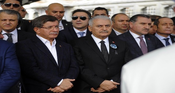 Ahmet Davutoğlu, Naim Süleymanoğlu’nun cenaze törenine katıldı