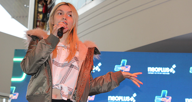 Aleyna Tilki, sevenleriyle NeoPlus’ta buluştu