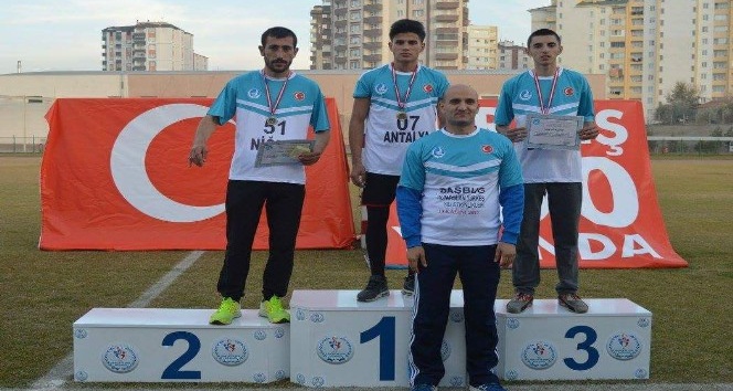 Ülkü Ocakları Kayseri’de düzenlenen ‘koşu ve bisiklet’ yarışlarında derece yaptı
