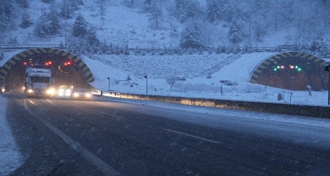 Bolu Dağı’nda yoğun kar yağışı başladı