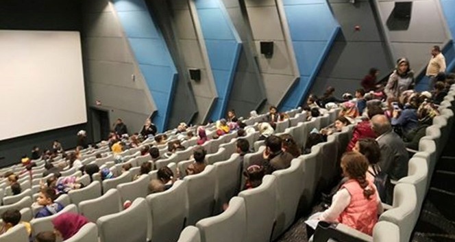 Erganili 280 öğrenci sinema keyfi yaşadı