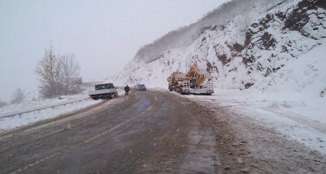 Sivas’ta kar ulaşımı etkiledi