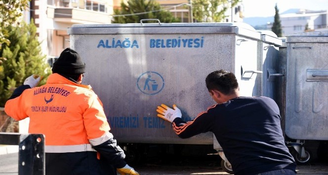 Aliağa Belediyesi çöp konteynerlerini yeniliyor