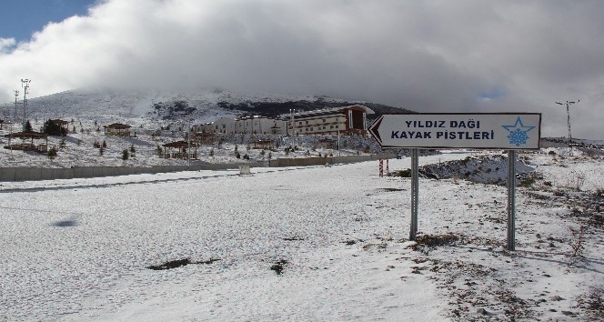 Sivas’ta kayak merkezine mevsimin ilk karı yağdı