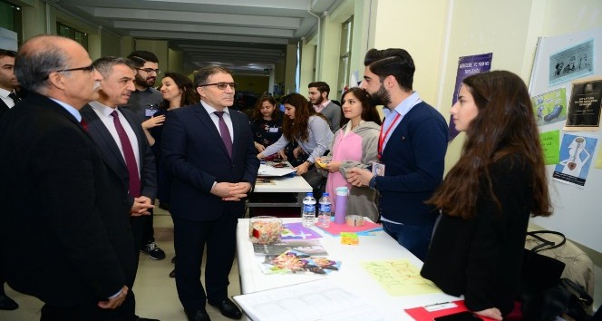 Uşak Üniversitesi öğrenci toplulukları stant açtı