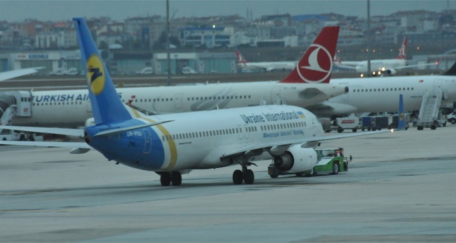 Atatürk Havalimanı&#039;nda bomba alarmı