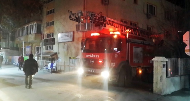 Burdur&#039;da eski tekel binasında korkutan yangın