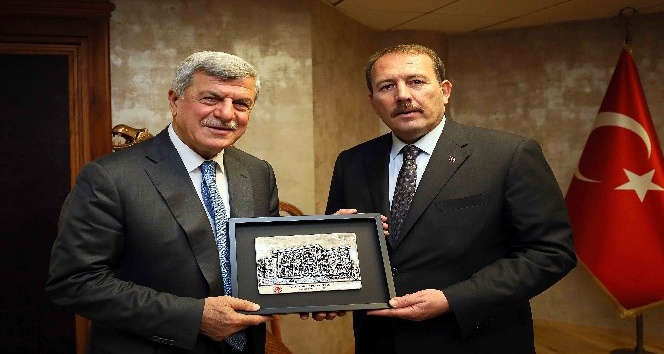 Başkan Karaosmanoğlu, AK Parti Genel Başkan Yardımcısı Karacan’ı ağırladı