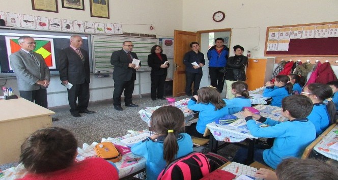 Burhaniye’de okul ziyaretleri devam ediyor