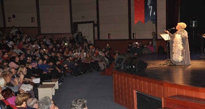 Üsküdar’da Neşe Karaböcek rüzgarı