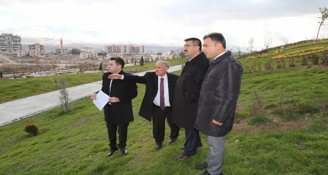 Niğde Belediye Başkanı Özkan Kentsel Dönüşümde incelemelerde bulundu